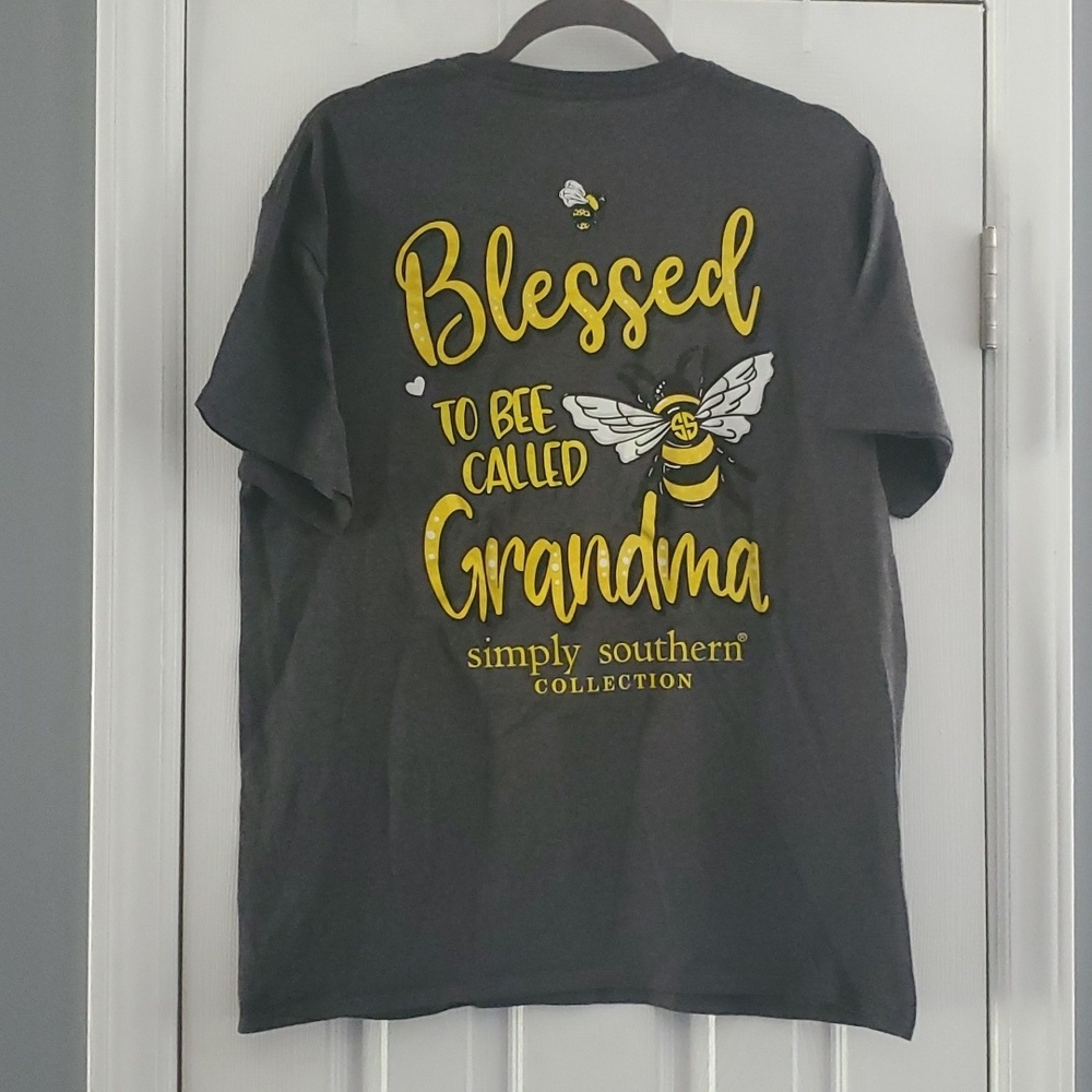 🐝 Simply Southern 🐝 Size Large